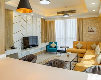 Platinum Coast Hotel Apartments - Fujairah - Living room