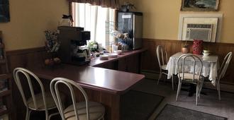 Budget Host Gold Eagle Inn - Brookville - Dining room