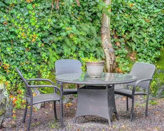 New! Cozy Boho Chic City Cottage - Victoria - Patio