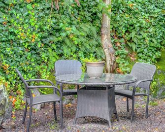 New! Cozy Boho Chic City Cottage - فيكتوريا - شرفة مرصوفة