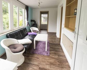 Ferienhaus Vieting direkt am Eldeufer in Parchim - Parchim - Wohnzimmer
