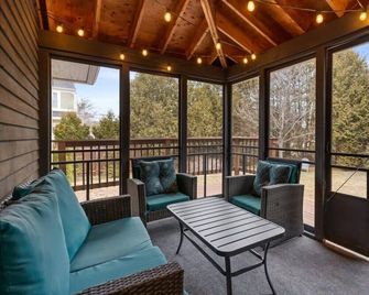 Versailles House | Work From Home | Fenced in Yard - Portsmouth - Balcony