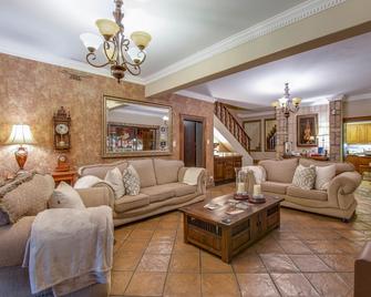 Kassaboera Lodge - Hartbeespoort - Wohnzimmer