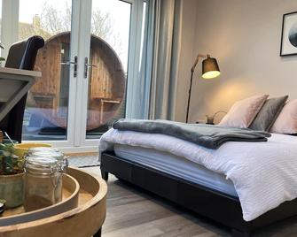 Contemporary guest house with outside barrel sauna - Wadebridge - Bedroom