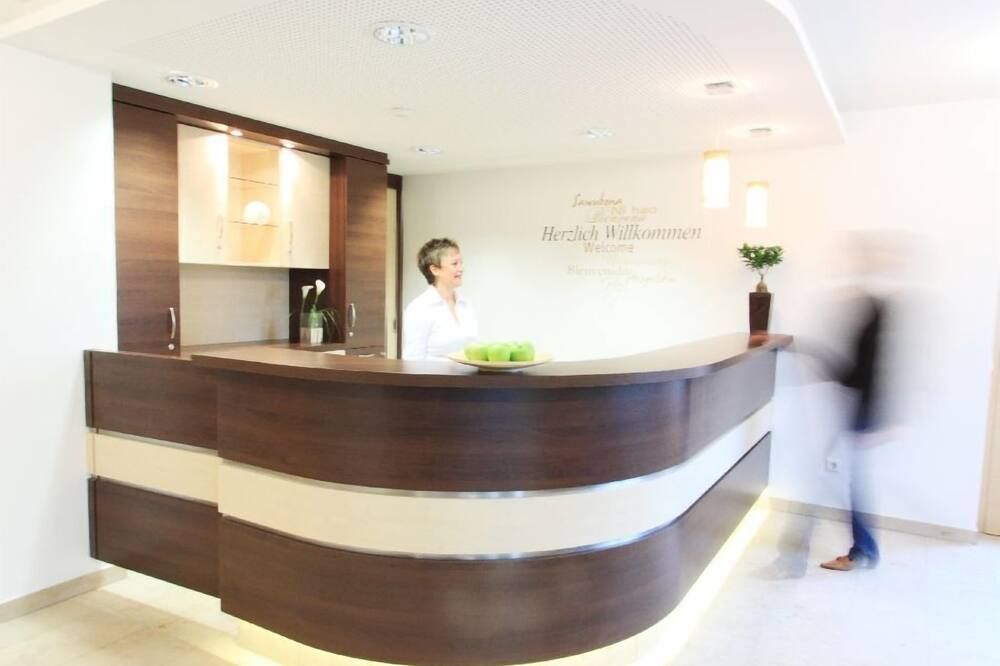 Klozbücher - Das Landhotel - Ellwangen - Рецепція