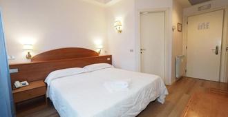 Hotel Laura - Ciampino - Schlafzimmer