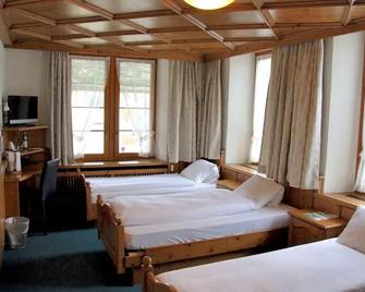 Hotel Zum Kreuz - Suhr - Bedroom