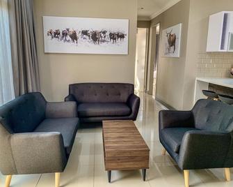 Hotel At Hatfield Apartments - Pretoria - Living room