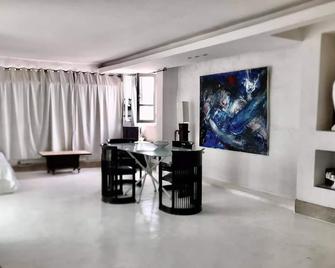 Close to the beach, apartment with private terrace and sea view - Hammamet - Essbereich