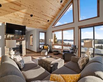 Lax Lake View Retreat - Silver Bay - Living room