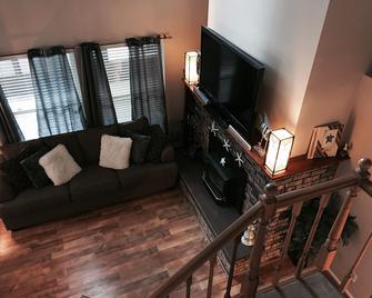 Lakefront Property At Lake Of Egypt Marion. Hot Tub/Kayaking/Wineries/Boating! - Marion - Stue