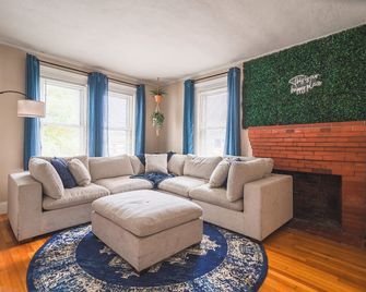 Boston 3BD-Walk to Train station-Beach-Near Airport - Revere - Sala de estar
