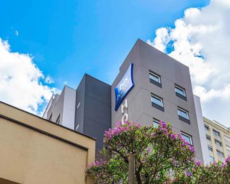 Slim Hotel Compact Sao Paulo Frei Caneca - São Paulo - Edificio