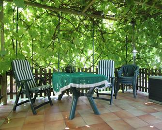 B&B am See Köln - Privatzimmer - Köln - Innenhof