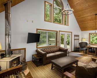 Sky One - Skykomish - Living room