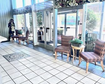 Ocean Crest Inn and Suites - מירטל ביץ' - לובי