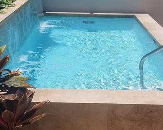 Hotel El Eden - Juana Díaz - Piscina