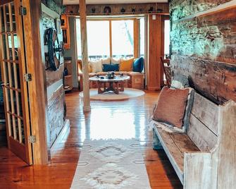 Authentic, Rustic, Historic Log Cabin - Richmond - Living room