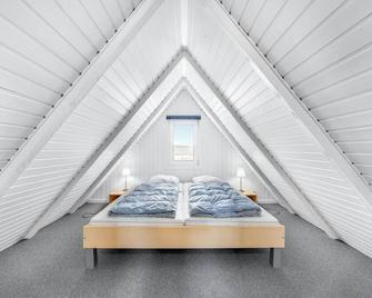 Cozy Home In Hvide Sande - Hvide Sande - Bedroom