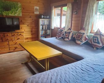 The Hideaway Ash Log Cabin at Trnavka lake, forest and mountains,pet friendly - Zeliv - Sala de estar