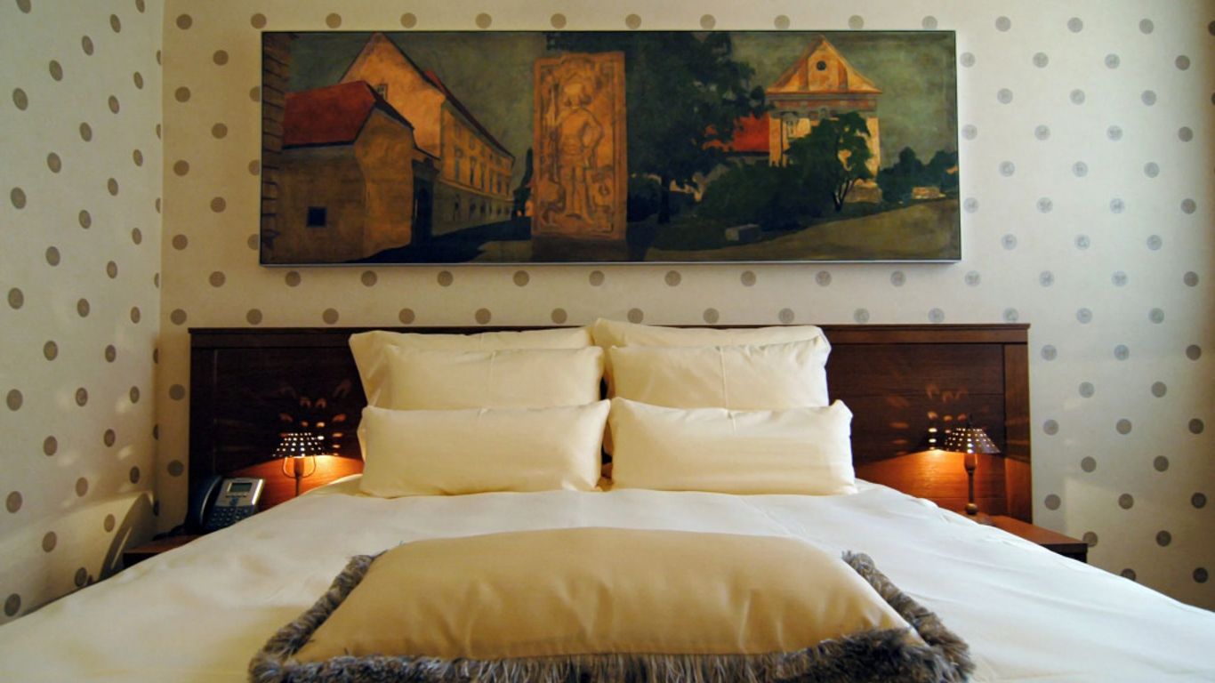 Hotel Mitra, Story Hotels