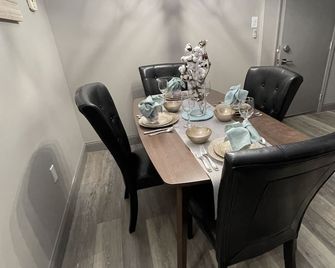 2 Bedroom, King Bed, Pets welcome, washer and dryer - Monroe - Dining room
