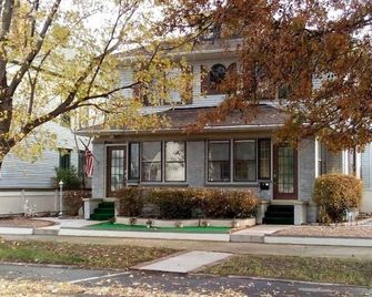 CityPlex Studio #3, 1st fl. unit, pvt Kitchen, pvt. bath - New Albany - Building