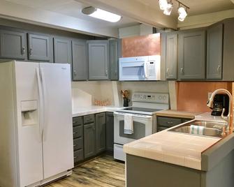 Cozy Cottage In Secluded Canyon--Perfect Zion And Bryce Getaway - Glendale - Kitchen
