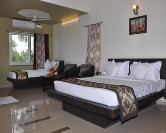 Clarks Inn Bagalkot - Bagalkot - Bedroom