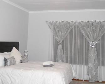 Noble Hearts Bed & Breakfast - Maseru - Bedroom