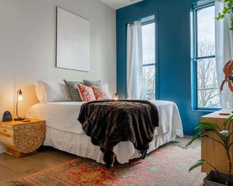 Designer Penthouse with Rooftop Deck Near Downtown and Lookout Mtn - Chattanooga - Bedroom