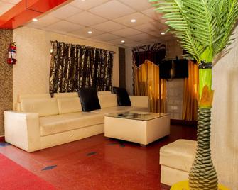 Hotel Lal Kothi Pahalgam - Pahalgam - Obývací pokoj