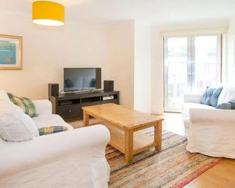 Bright Oxford Apartment - Oxford - Living room