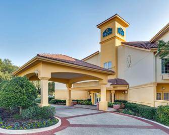 La Quinta Inn & Suites by Wyndham Dallas - Addison Galleria - Addison - Building