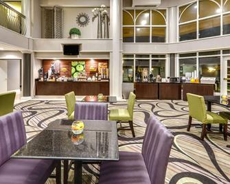 La Quinta Inn & Suites by Wyndham Dallas - Addison Galleria - Addison - Restaurant