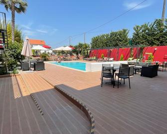 Villa 3 Caparica - Lisbon Gay Beach Resort - Almada - Zwembad