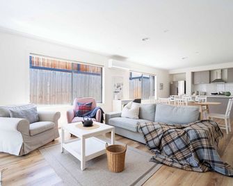 Modern Clyde House Smart Tvdryer - Clyde - Sala de estar