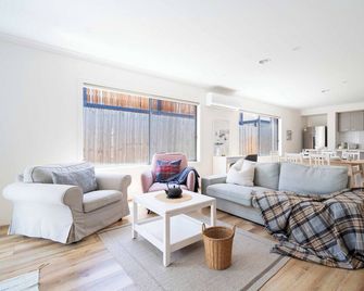 Modern Clyde House Smart Tvdryer - Clyde - Sala de estar