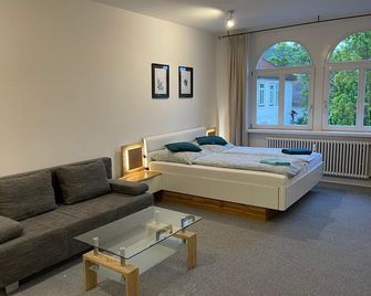 Gäste-Liesel Ferienwohnungen - Bad Pyrmont - Wohnzimmer