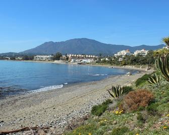 Brand new 2 bedroom apartment located 5 minutes from Puerto Banus - Estepona - Beach