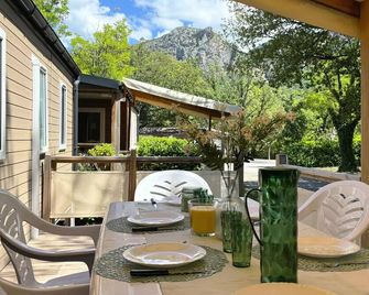 Campsite Tikayan Saint Clair - Mobile home Georgia Eco 3 rooms 4 people - Moustiers-Sainte-Marie - Patio