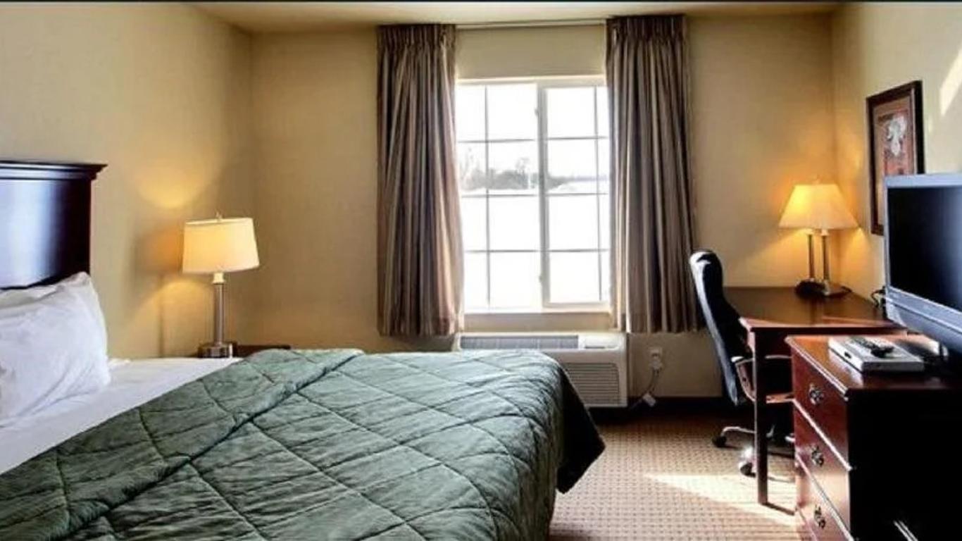 Evansville Inn & Suites By OYO