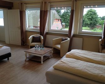 Landhotel Franck - Brietlingen - Bedroom