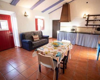 Casa Azul Inorganic Farm In Terena - Alentejo, Portugal - Alandroal - Dining room