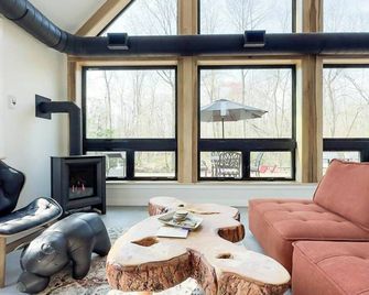 Poplar Wood, New Sauna! - Bayfield - Living room