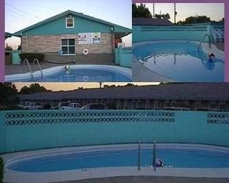 Blue Spruce Motel - Lamar - Piscina