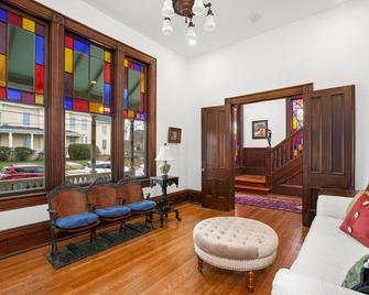 Spacious King Suite in Boutique Inn - Winston-Salem - Sala de estar