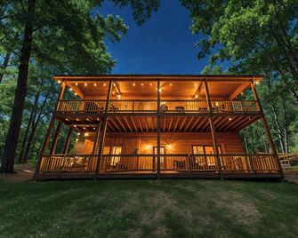 Hot Tub & Fire Pit: Secluded Blue Ridge Cabin! - Blue Ridge