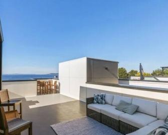 Luxury Alki Beach Townhome w/ Large Private Rooftop & Amazing Views! - Seattle - Balcón