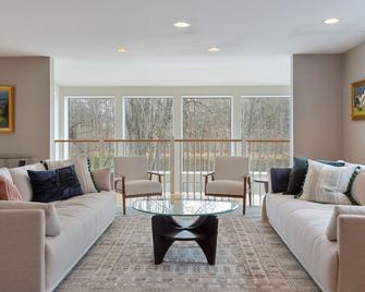 River House in the Heart of Middlebury - Middlebury - Вітальня